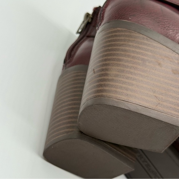 Frye & Co Women’s Vegan Leather Ankle Booties Buckle Block Heel Redwood 9.5 - Picture 14 of 16